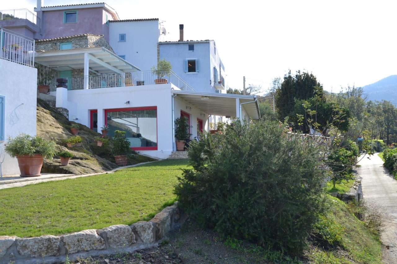 Borgo Rosso Di Sera Resort San Lucido Ngoại thất bức ảnh