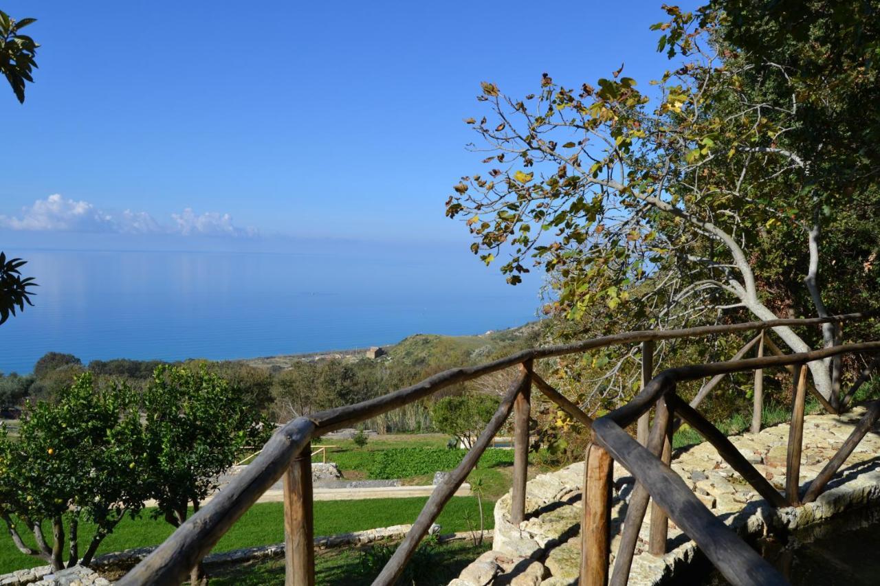 Borgo Rosso Di Sera Resort San Lucido Ngoại thất bức ảnh